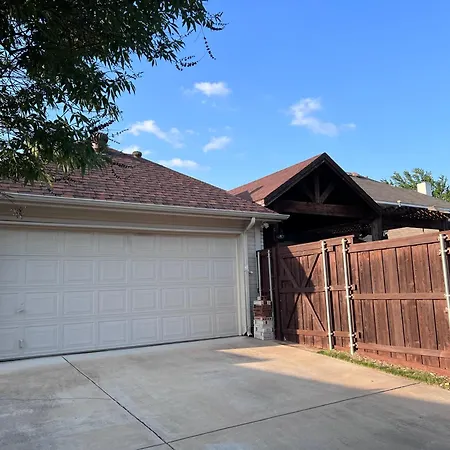 Beautiful Backyard 4 Bd Vacation Home
